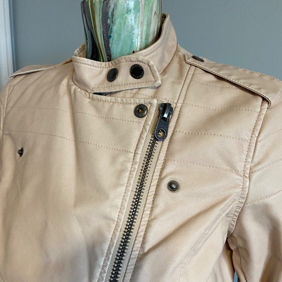 Members Only Faux Leather Bomber Jacket, size Medium - Picture 5 of 11
